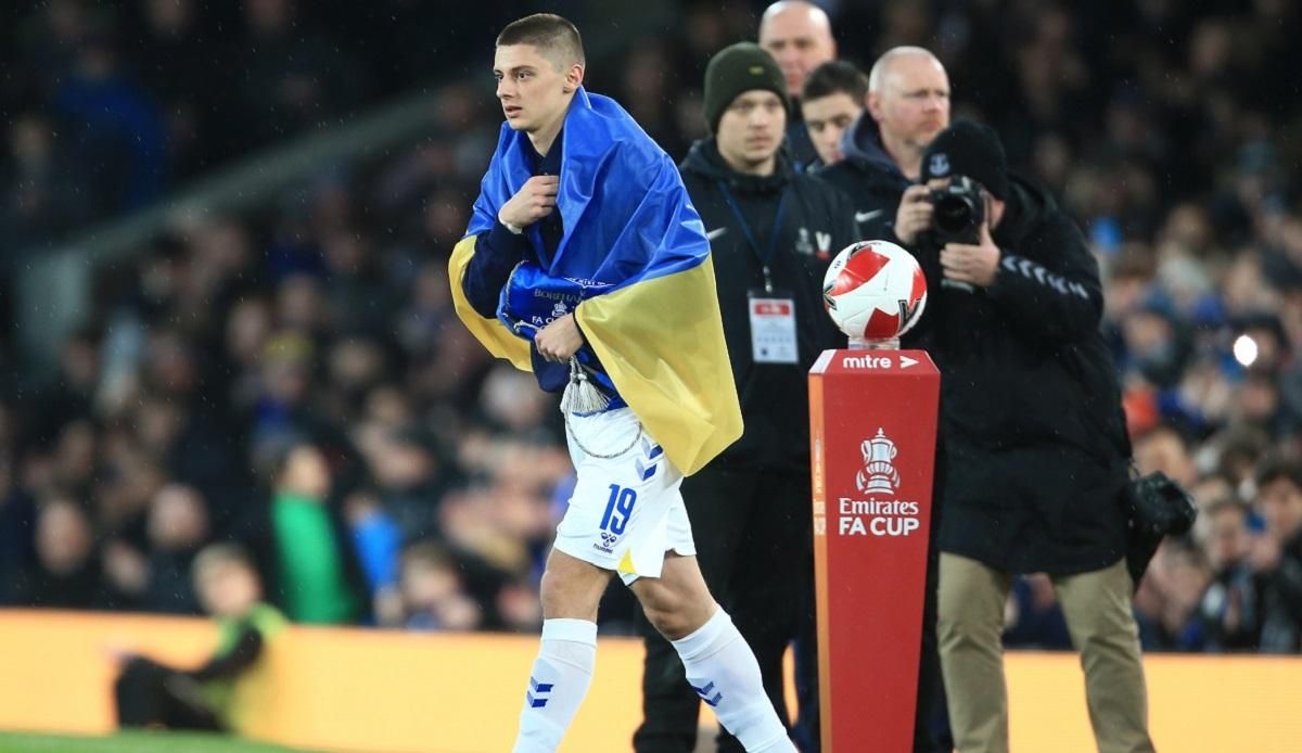 Миколенко з пов'язкою капітана та прапором України вивів Евертон у Кубку Англії: незабутнє відео - 24 канал Спорт Миколенко з пов'язкою капітана та прапором України вивів Евертон у Кубку Англії: незабутнє відео - 24 канал Спорт