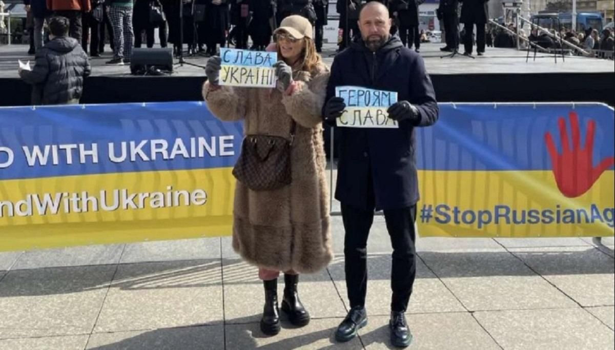 Тренер Дніпра-1 Йовічевіч вийшов на мирну акцію на підтримку України: фото з Хорватії - 24 канал Спорт Тренер Дніпра-1 Йовічевіч вийшов на мирну акцію на підтримку України: фото з Хорватії - 24 канал Спорт