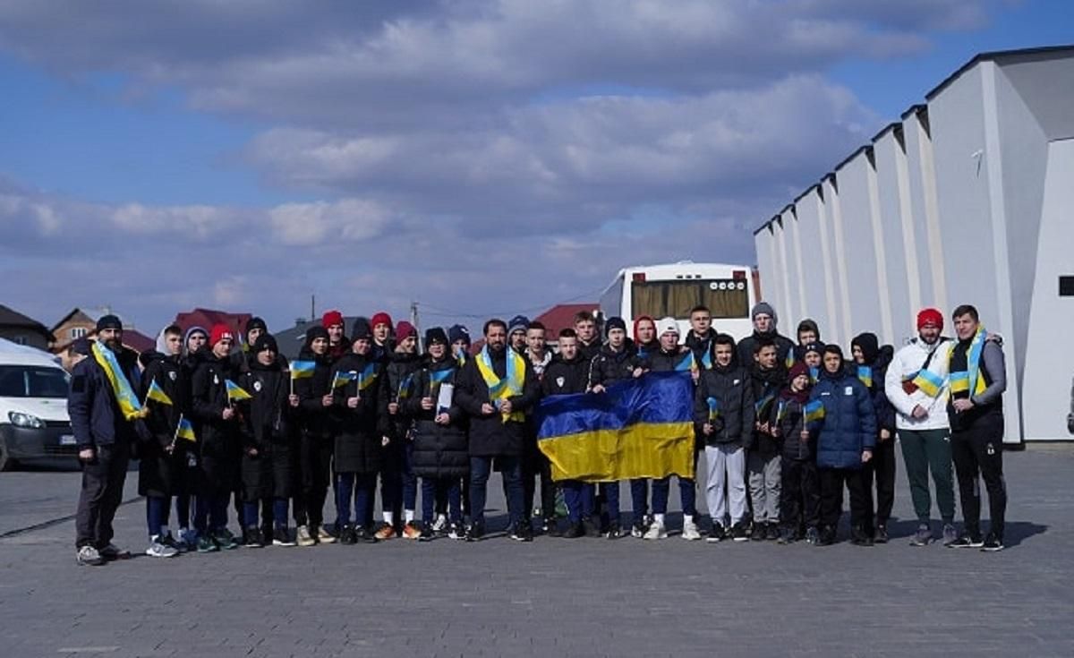 УАФ евакуює юних гравців: футболісти відправилися до Угорщини, Латвії та інших країн - 24 канал Спорт УАФ евакуює юних гравців: футболісти відправилися до Угорщини, Латвії та інших країн - 24 канал Спорт