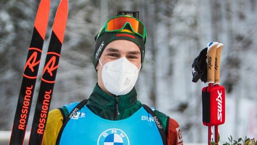 Литовский биатлонист финишировал с украинским флагом на этапе Кубка мира в Эстонии