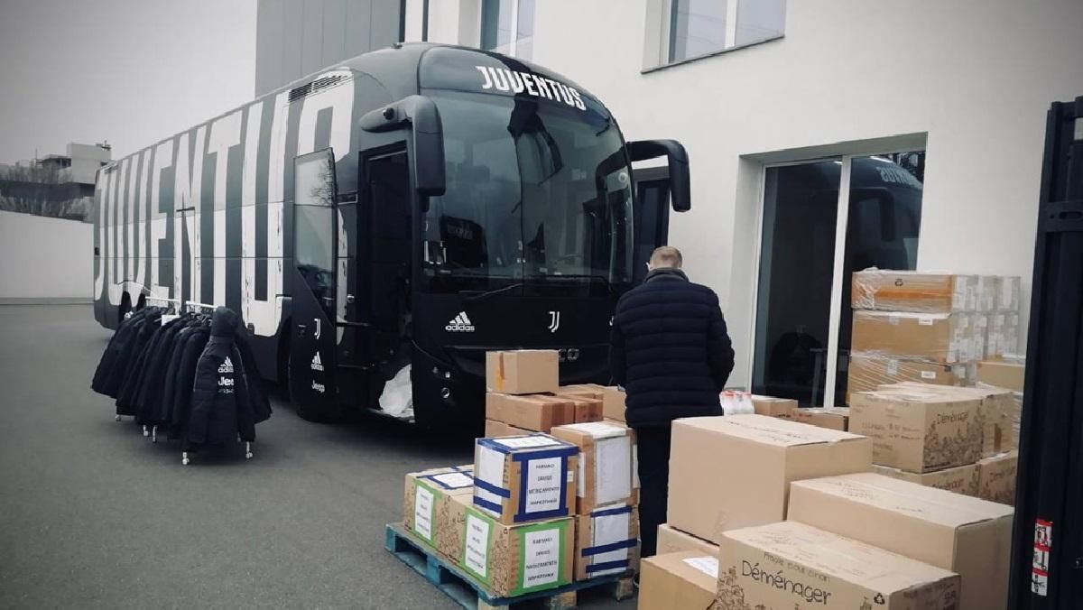 Легендарный клуб Ювентус эвакуировал украинских детей Легендарный клуб Ювентус эвакуировал украинских детей