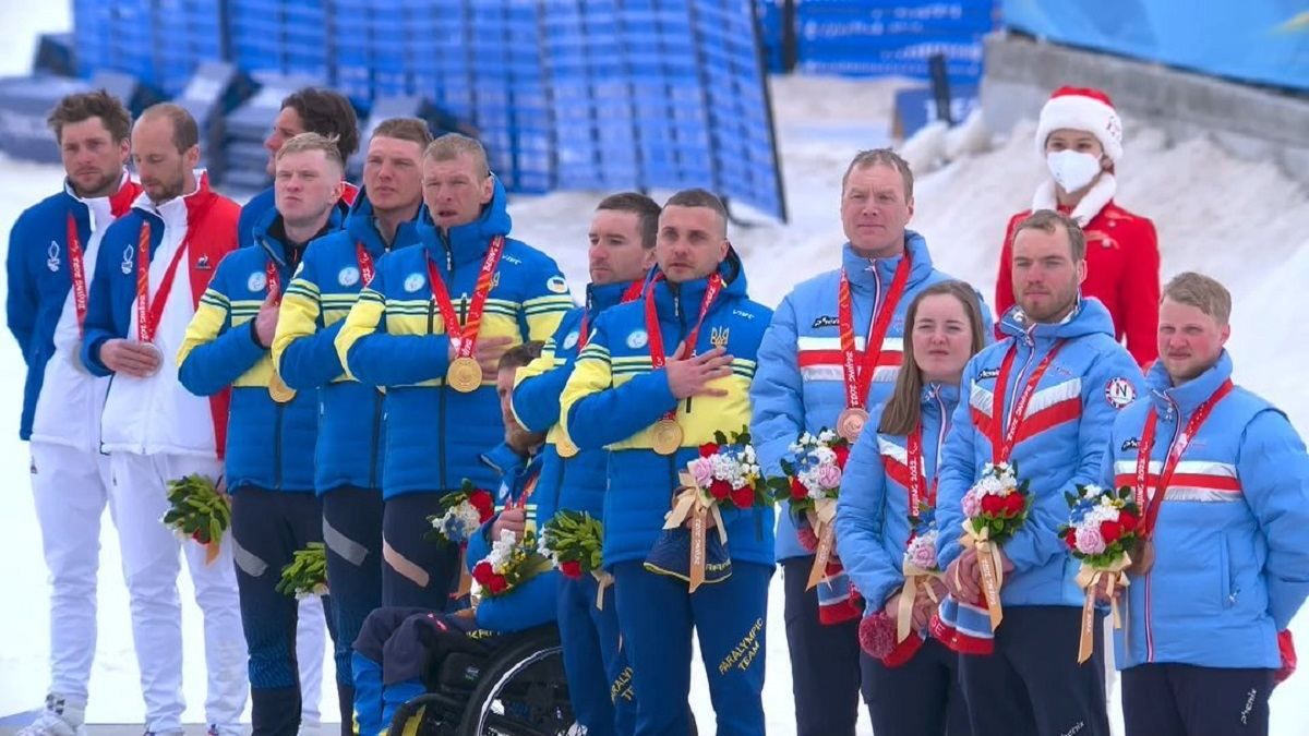Україні забороняли виходити на церемонію закриття Паралімпіади-2022 у масках, де написано "мир" - 24 канал Спорт Україні забороняли виходити на церемонію закриття Паралімпіади-2022 у масках, де написано "мир" - 24 канал Спорт