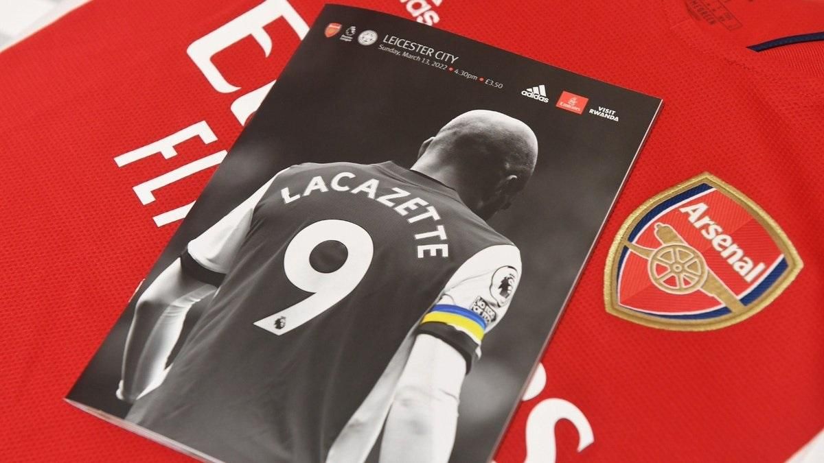 Арсенал включив Лужного у заявку на матч проти Лестера: у роздягальні повісили футболку українця - 24 канал Спорт Арсенал включив Лужного у заявку на матч проти Лестера: у роздягальні повісили футболку українця - 24 канал Спорт