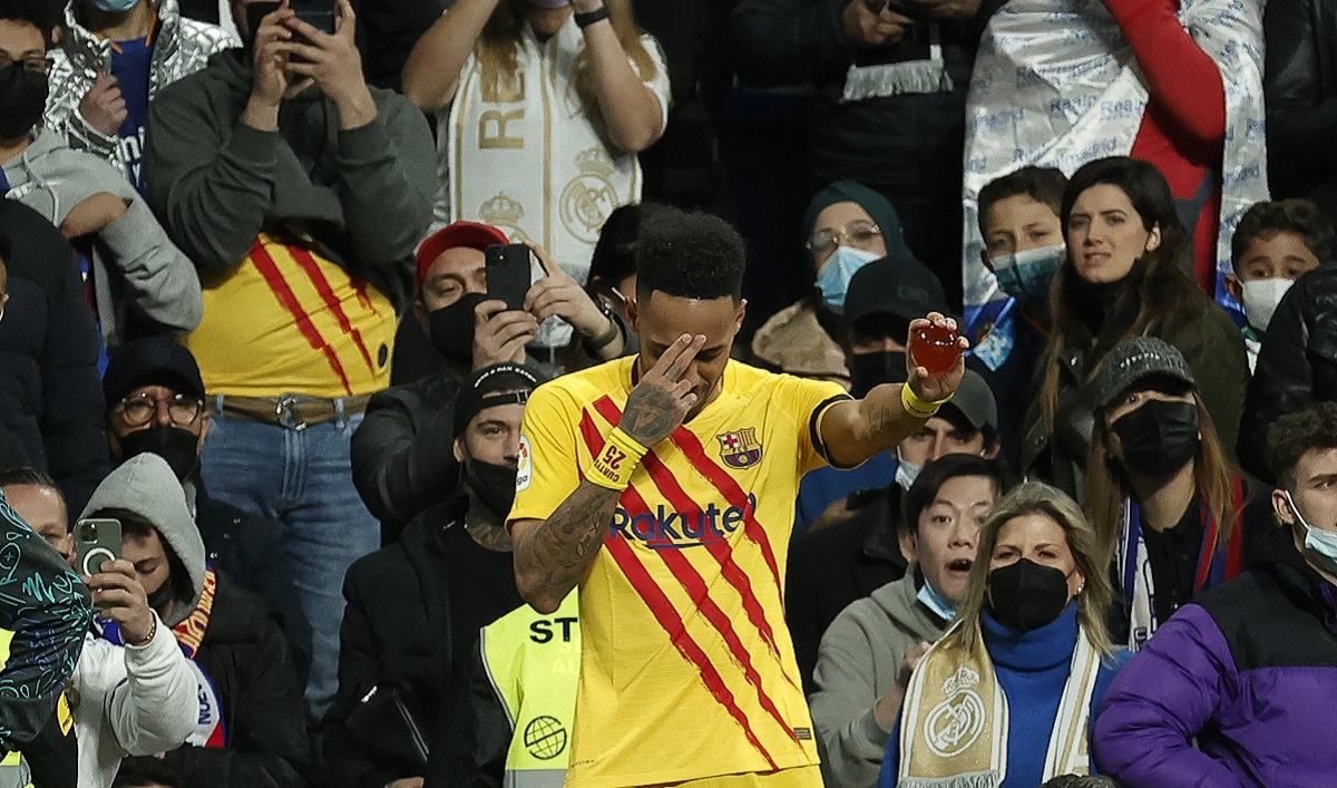 Нападающий Барселоны трогательно посвятил дубль в ворота Реала покойным дедушке и бабушке - 24 канал Спорт