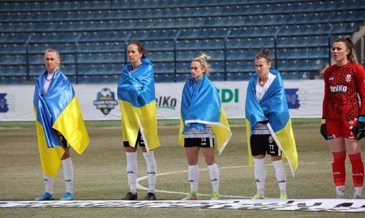 Футболістки національної збірної вийшли з прапорами України на матчі у Туреччині та Італії - 24 канал Спорт