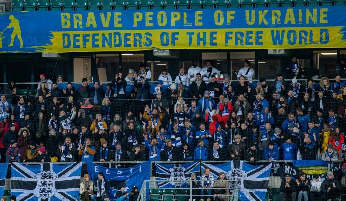 Матч збірної Естонії розпочався популярним хітом від фанатів "Путін – х**ло": яскраве відео - 24 канал Спорт Матч збірної Естонії розпочався популярним хітом від фанатів "Путін – х**ло": яскраве відео - 24 канал Спорт