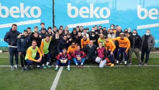 Жест підтримки: українські діти відвідали тренування Барселони – позитивні фото