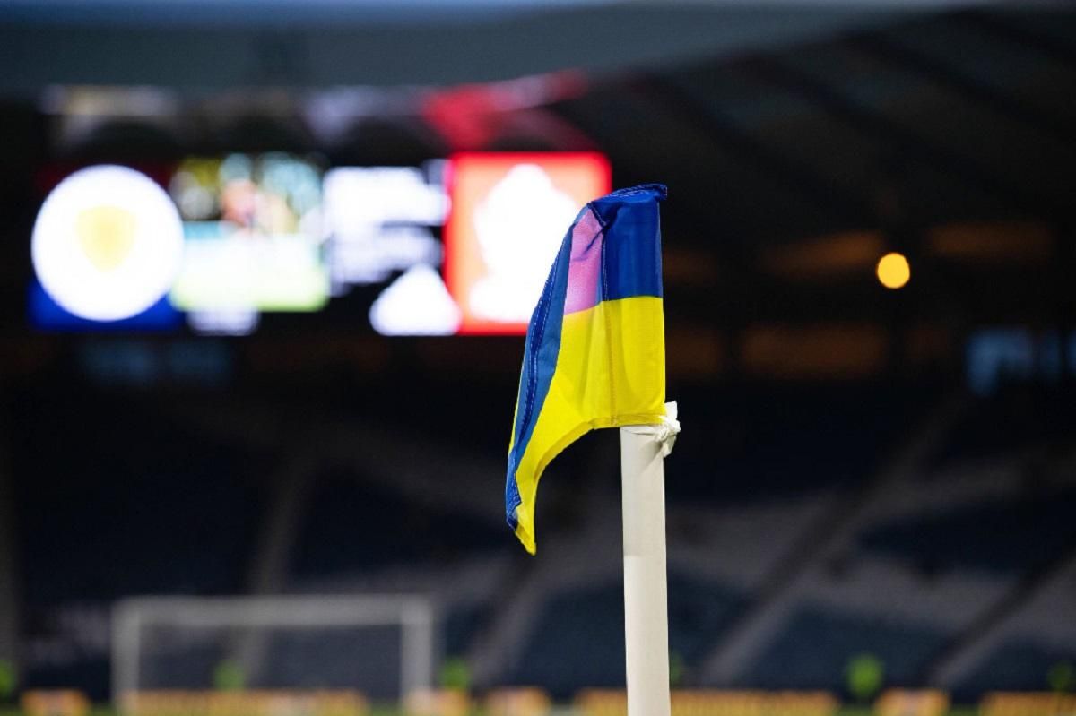 Тысячи флагов: Шотландия и Польша сыграли благотворительный матч в поддержку Украины – фото