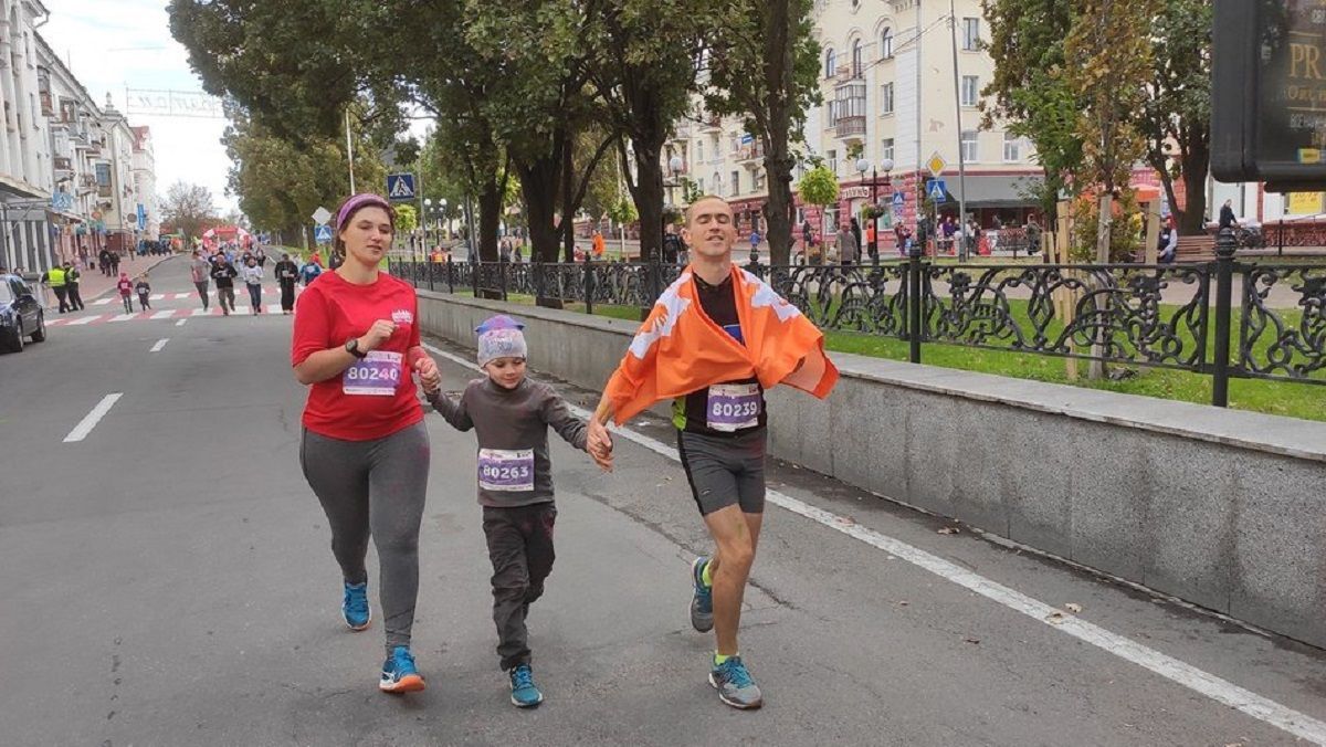 Под обстрелы кафиров в Чернигове попала семья ультрамарафонца Уса: сын бегуна погиб - 24 канал Спорт Под обстрелы кафиров в Чернигове попала семья ультрамарафонца Уса: сын бегуна погиб - 24 канал Спорт