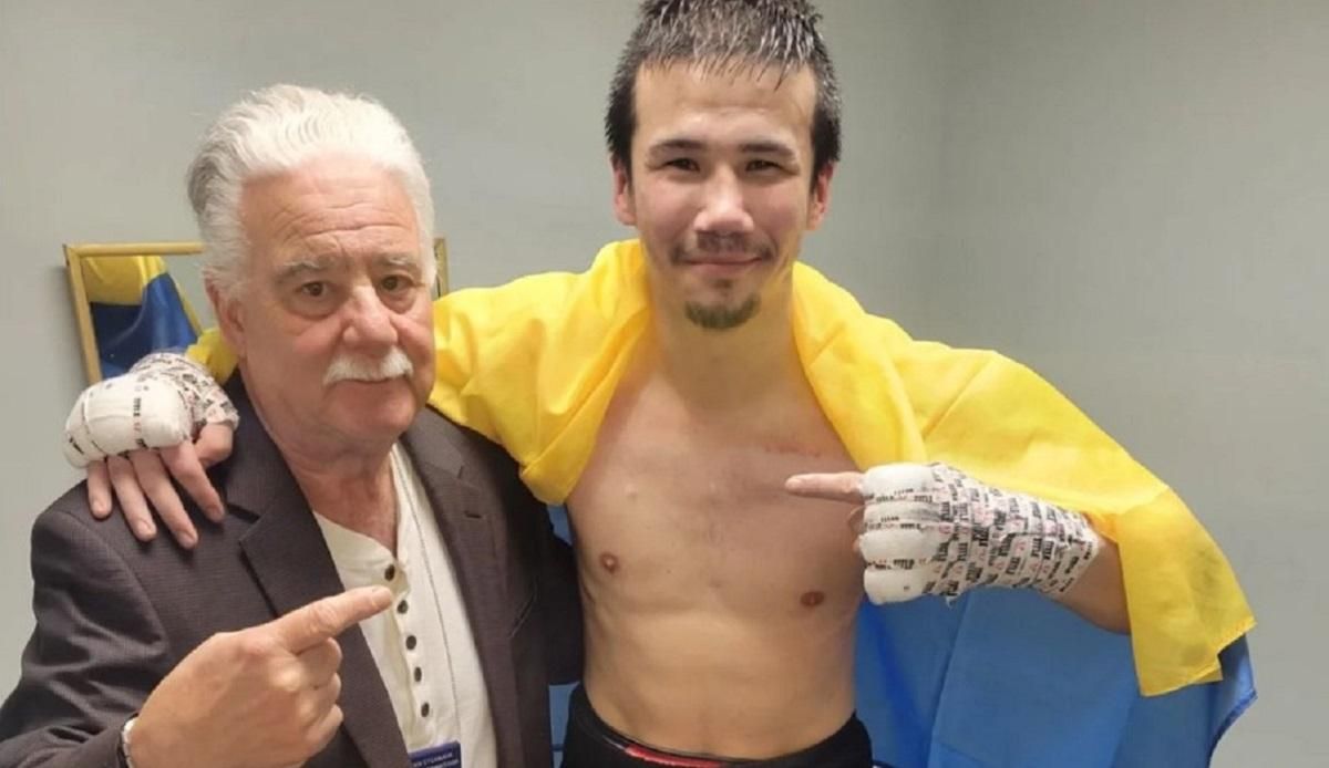 Боксер із Казахстану вийшов на бій з прапором України та назвав Путіна вбивцею: яскраве відео - 24 канал Спорт Боксер із Казахстану вийшов на бій з прапором України та назвав Путіна вбивцею: яскраве відео - 24 канал Спорт