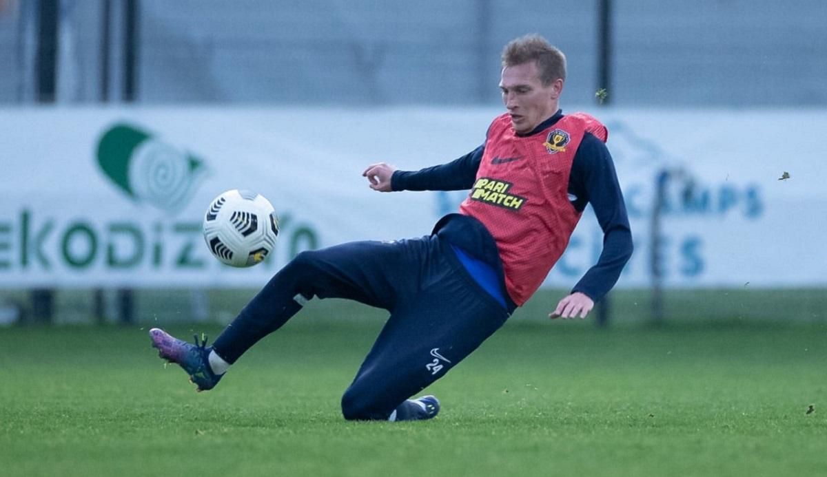 Зараз не до футболу, – гравець Дніпра-1 Лучкевич допомагає ЗСУ - 24 канал Спорт Зараз не до футболу, – гравець Дніпра-1 Лучкевич допомагає ЗСУ - 24 канал Спорт