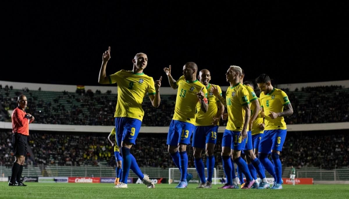 Ставь на защиту ворот: попугай прервал тренировку сборной Бразилии – забавное видео - 24 канал Спорт