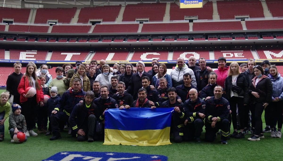 Атлетико помог беженцам из Украины уехать в Испанию: щемящее видео - 24 канал Спорт Атлетико помог беженцам из Украины уехать в Испанию: щемящее видео - 24 канал Спорт