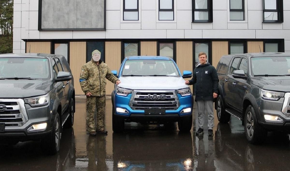 Колос приобрел три новых внедорожника для ВСУ - 24 канал Спорт Колос приобрел три новых внедорожника для ВСУ - 24 канал Спорт