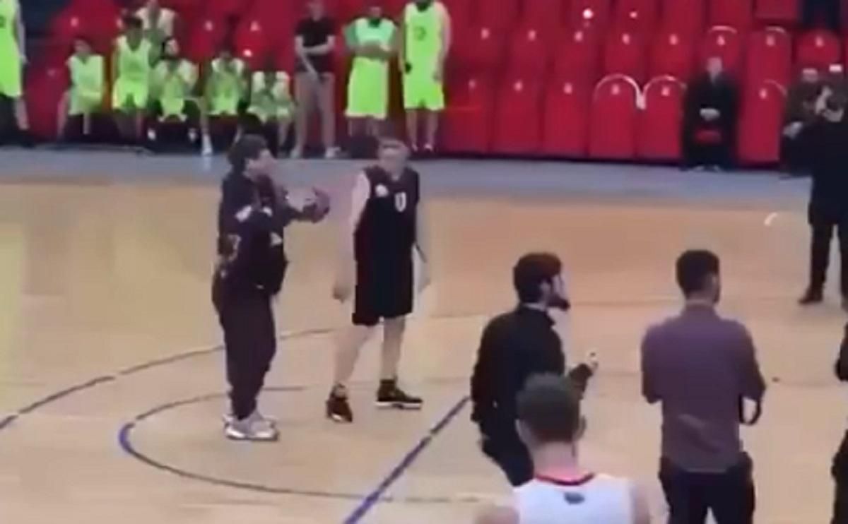 До Зеленського ще далеко: Кадиров зганьбився на баскетбольному майданчику – кумедне відео - 24 канал Спорт