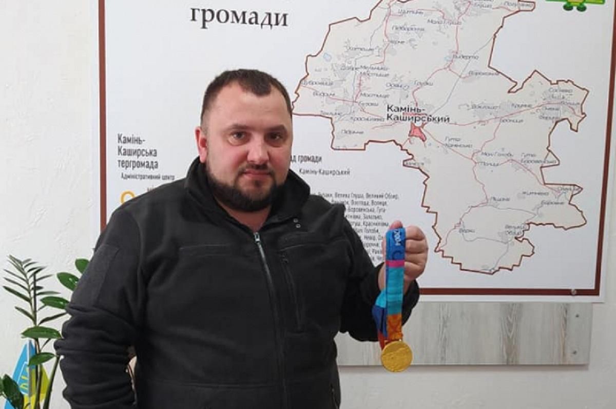 Паралимпийский чемпион продает свое "золото", чтобы помочь ВСУ - 24 канал Спорт Паралимпийский чемпион продает свое "золото", чтобы помочь ВСУ - 24 канал Спорт