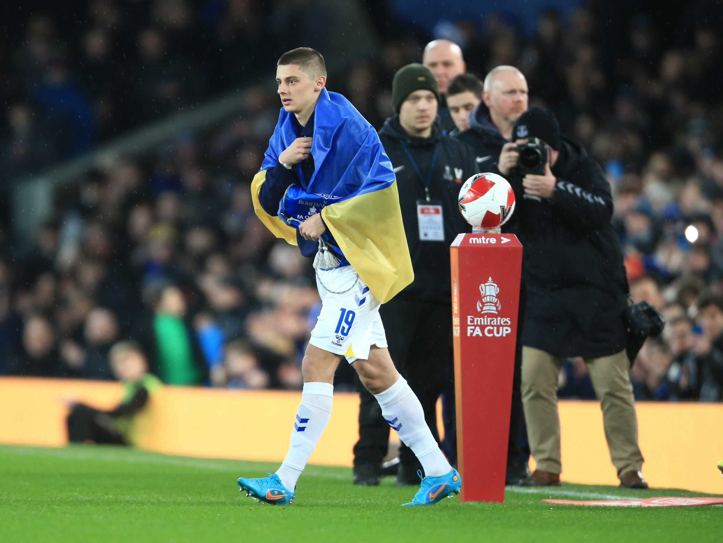 Миколенко отримав зворушливий лист від стюарда, який передав матеріальну допомогу українцям - 24 канал Спорт Миколенко отримав зворушливий лист від стюарда, який передав матеріальну допомогу українцям - 24 канал Спорт