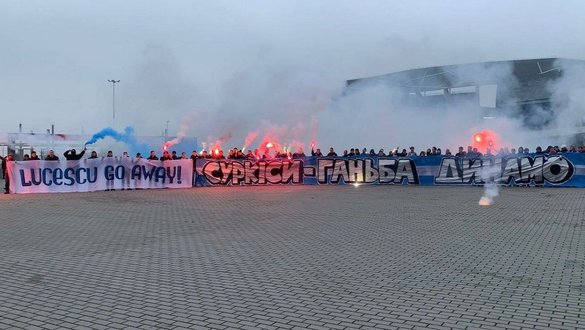 Перший пішов, – ультрас Динамо креативно відреагували на затримання Медведчука - 24 канал Спорт Перший пішов, – ультрас Динамо креативно відреагували на затримання Медведчука - 24 канал Спорт