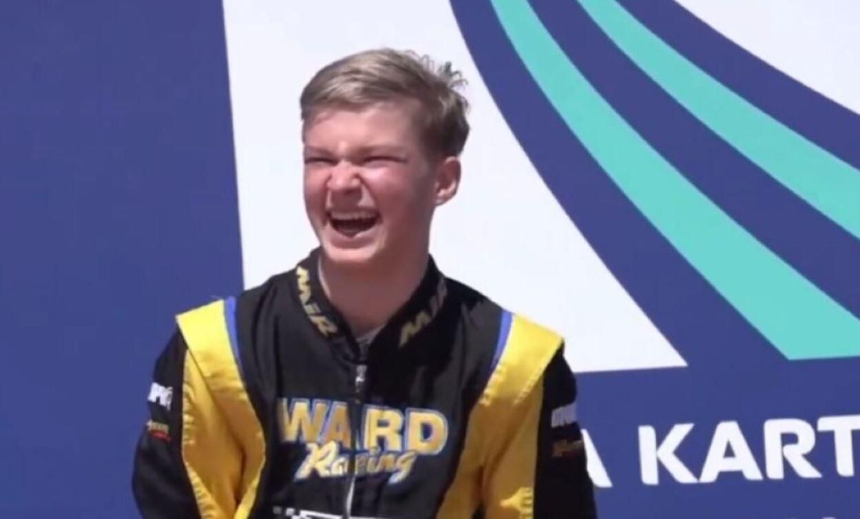 За нацистське вітання на подіумі: скандального російського гонщика позбавили ліцензії - 24 канал Спорт За нацистське вітання на подіумі: скандального російського гонщика позбавили ліцензії - 24 канал Спорт