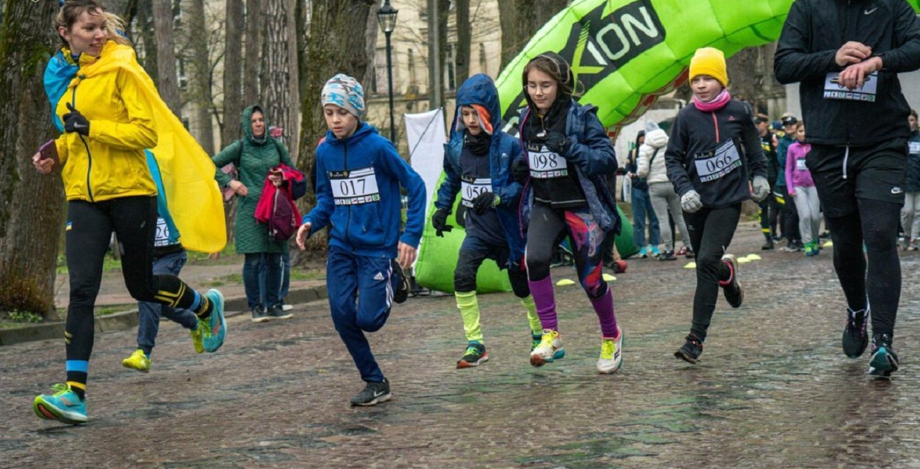 Все будет Украина: во Львове состоялся благотворительный забег в поддержку Херсона - 24 канал Спорт Все будет Украина: во Львове состоялся благотворительный забег в поддержку Херсона - 24 канал Спорт