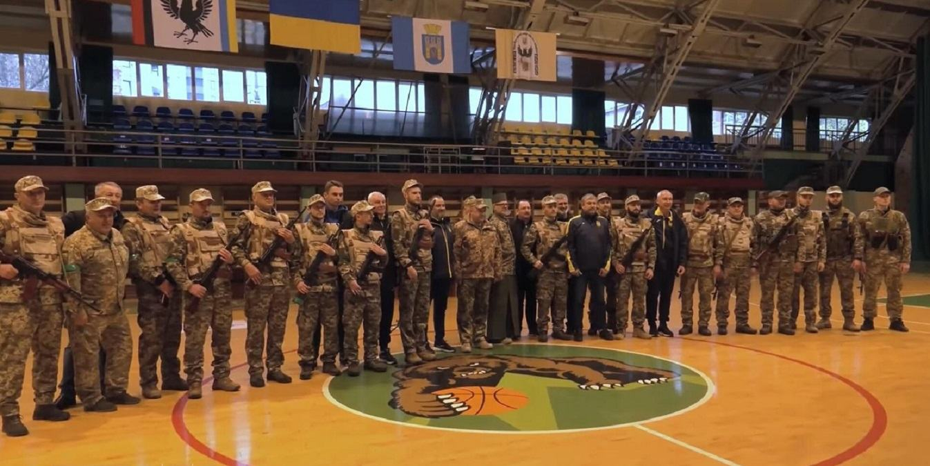 Рівень мужності зашкалює: майже уся команда Прикарпаття пішла воювати проти окупантів - 24 канал Спорт Рівень мужності зашкалює: майже уся команда Прикарпаття пішла воювати проти окупантів - 24 канал Спорт