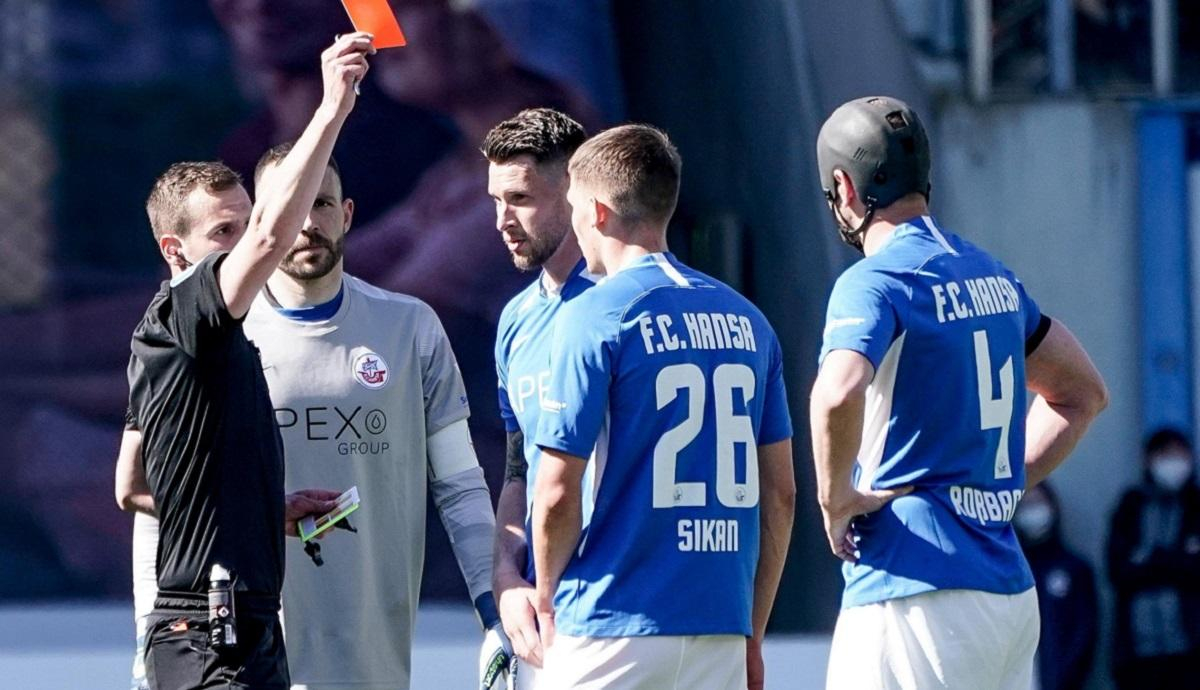 Футболиста сборной Украины Сикана удалили за драку на футбольном поле - 24 канал Спорт