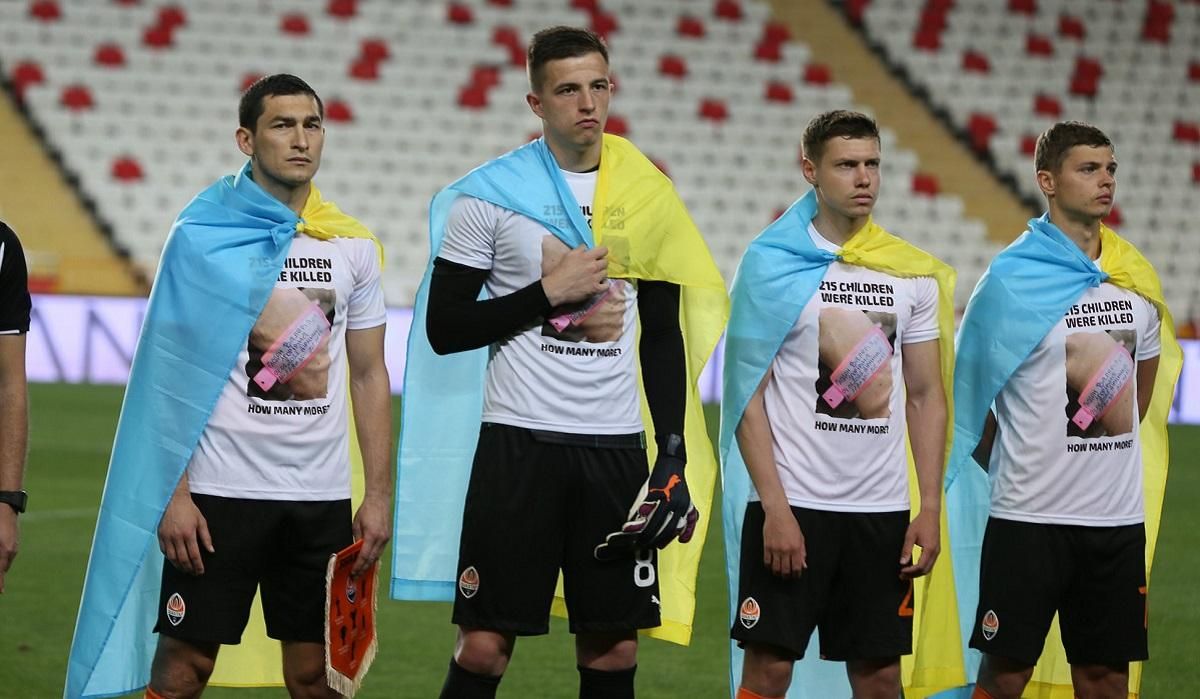 Шахтар перед матчем вшанував пам'ять загиблих під час війни дітей: фото зворушливої акції - 24 канал Спорт Шахтар перед матчем вшанував пам'ять загиблих під час війни дітей: фото зворушливої акції - 24 канал Спорт