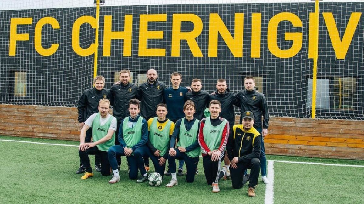 Футболісти Чернігова провели перше тренування на рідному стадіоні після обстрілів окупантів - 24 канал Спорт