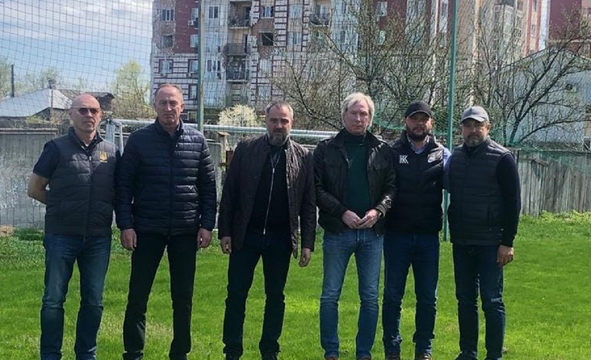 Выпахали на стадионе фашистский символ "V" Павелко показал последствия "русского мира" - 24 канал Спорт Выпахали на стадионе фашистский символ "V" Павелко показал последствия "русского мира" - 24 канал Спорт