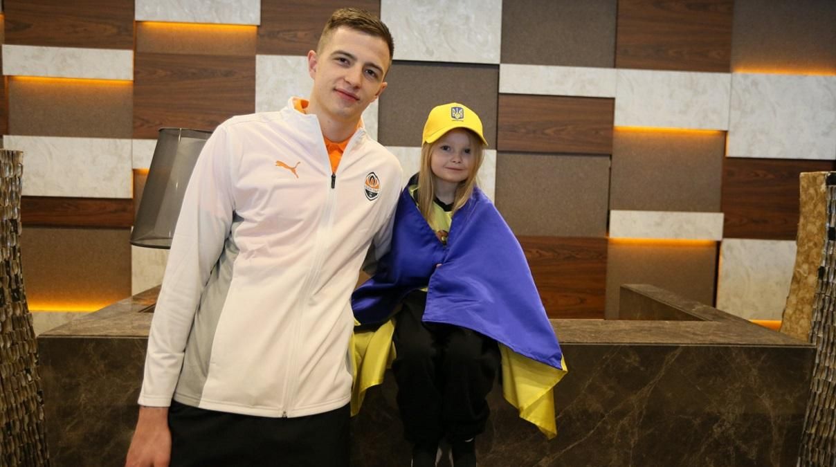 Голкипер Шахтера отдал PlayStation 4 на благотворительный аукцион - 24 канал Спорт Голкипер Шахтера отдал PlayStation 4 на благотворительный аукцион - 24 канал Спорт