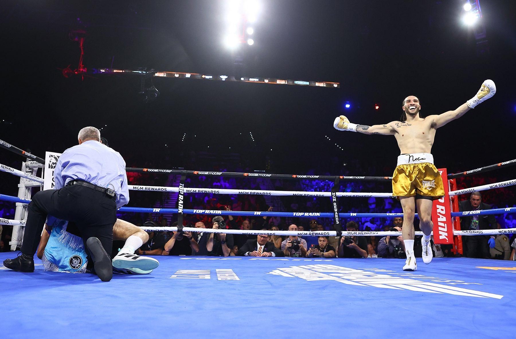 Внук легендарного Мухаммеда Али отправил соперника в глубокий нокаут победное видео - 24 канал Спорт Внук легендарного Мухаммеда Али отправил соперника в глубокий нокаут победное видео - 24 канал Спорт