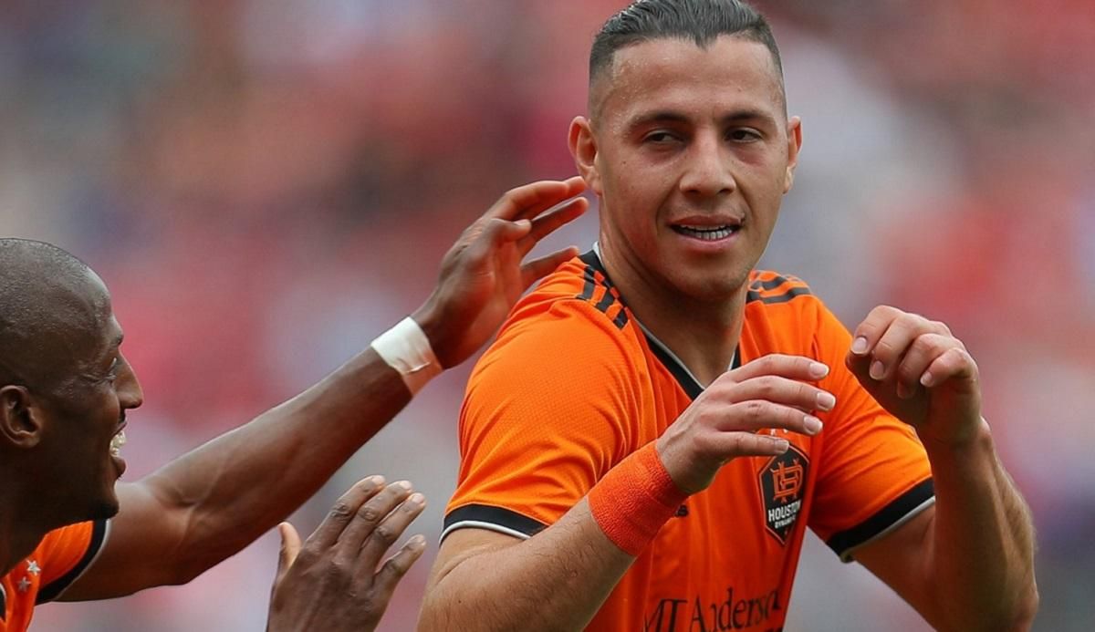 У США форвард забив божевільний м'яч з центра поля відео голу - 24 канал Спорт У США форвард забив божевільний м'яч з центра поля відео голу - 24 канал Спорт