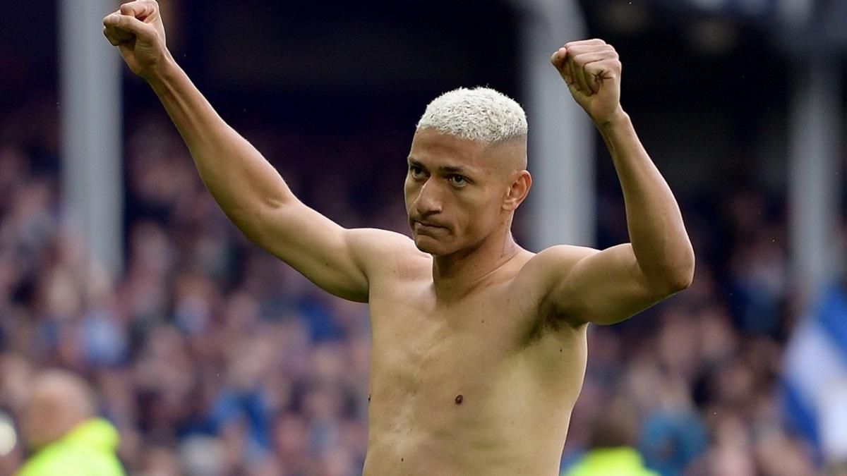 Одноклубника Миколенка покарають він кинув фаєр на заповнені фанатами трибуни - 24 канал Спорт Одноклубника Миколенка покарають він кинув фаєр на заповнені фанатами трибуни - 24 канал Спорт