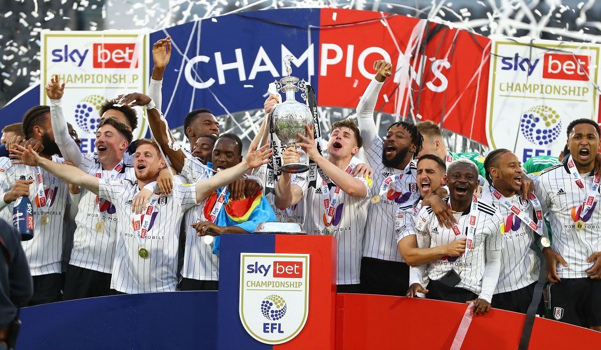 Уболівальники Фулхема вибігли на поле після повернення клубу в АПЛ відео святкування - 24 канал Спорт Уболівальники Фулхема вибігли на поле після повернення клубу в АПЛ відео святкування - 24 канал Спорт