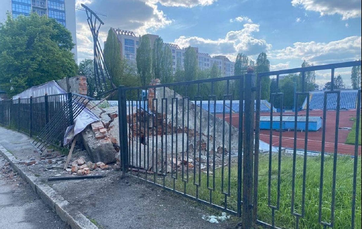 Оккупанты обстреляли стадион Динамо в Харькове  фото разрушений - 24 канал Спорт
