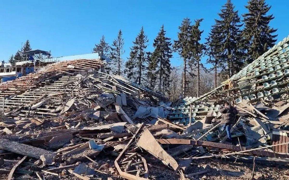 Не підлягає відновленню, – у Десні розповіли про руйнування стадіону у Чернігові - 24 канал Спорт