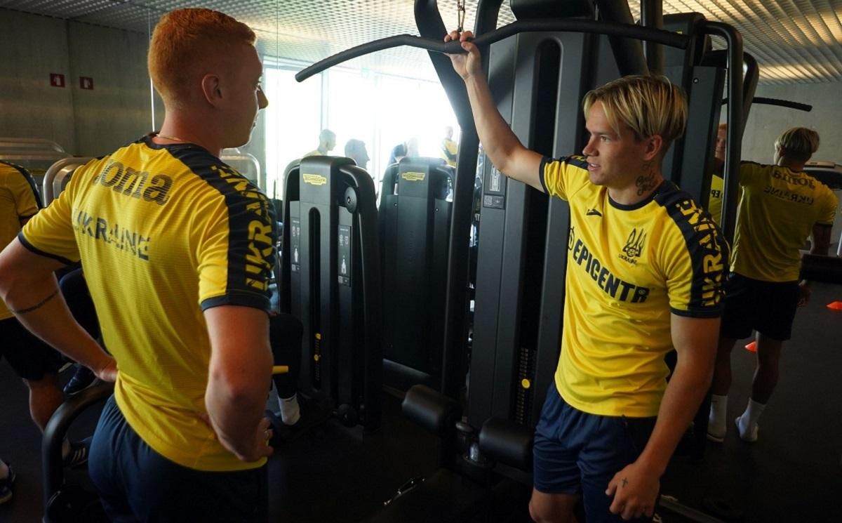 Щось сьогодні нельотна погода, – Мудрик тонко висміяв жалюгідний парад у Москві - 24 канал Спорт Щось сьогодні нельотна погода, – Мудрик тонко висміяв жалюгідний парад у Москві - 24 канал Спорт