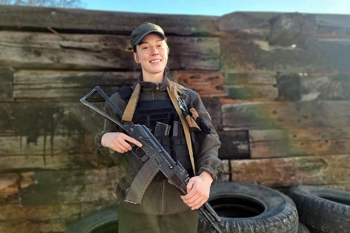 Змінила спортивну гвинтівку на автомат  біатлоністка Дмитренко захищає Україну від окупантів - 24 канал Спорт