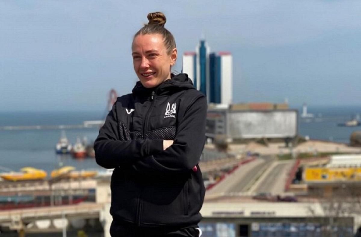 У Новій Каховці окупанти відпустили з полону арбітриню, яку викрали 9 травня - 14 мая 2022 - 24 канал Спорт У Новій Каховці окупанти відпустили з полону арбітриню, яку викрали 9 травня - 14 мая 2022 - 24 канал Спорт