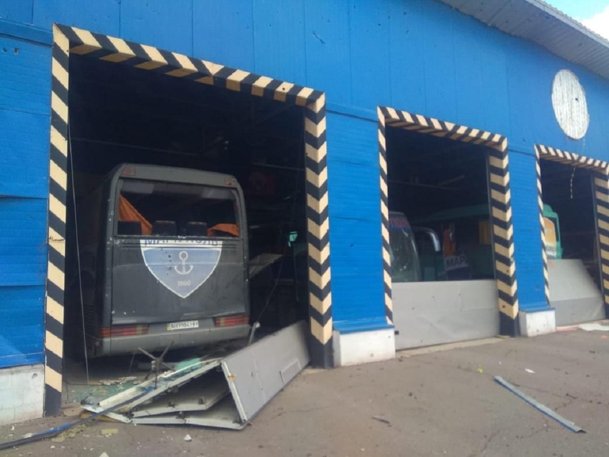 Можуть використати для своїх постановок окупанти пробують викрасти автобуси Маріуполя - 24 канал Спорт Можуть використати для своїх постановок окупанти пробують викрасти автобуси Маріуполя - 24 канал Спорт