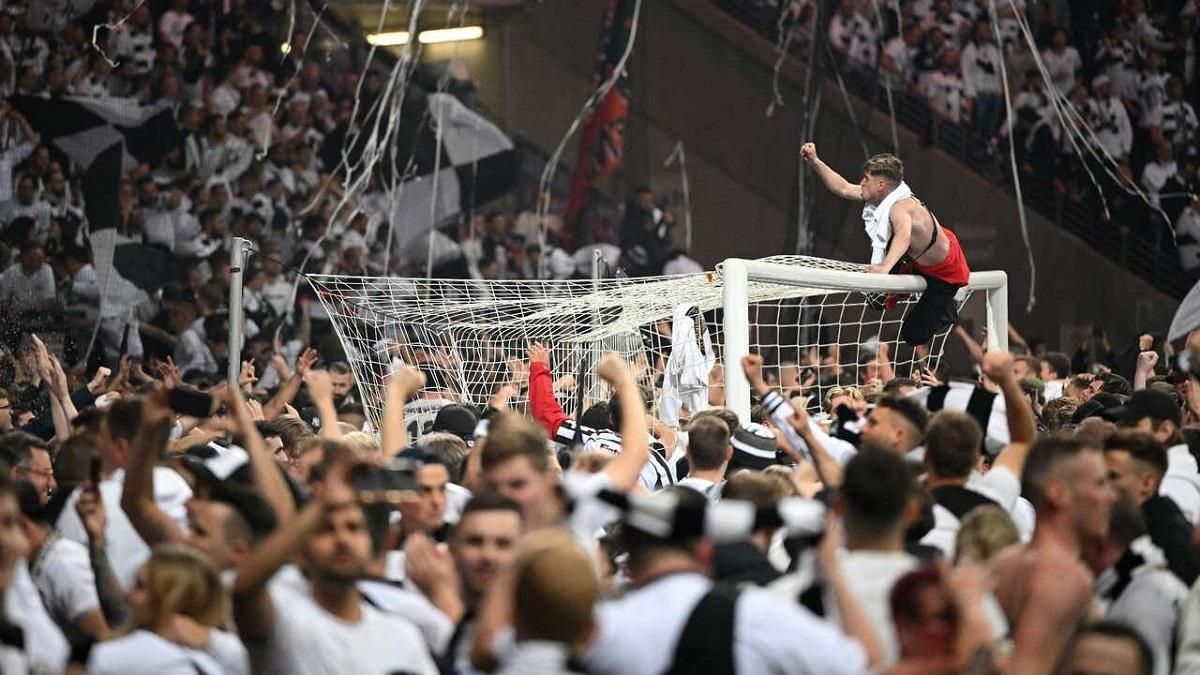 Фанаты Айнтрахта напали на болельщиков Рейнджерса перед финалом Лиги Европы видео инцидента - 24 канал Спорт Фанаты Айнтрахта напали на болельщиков Рейнджерса перед финалом Лиги Европы видео инцидента - 24 канал Спорт