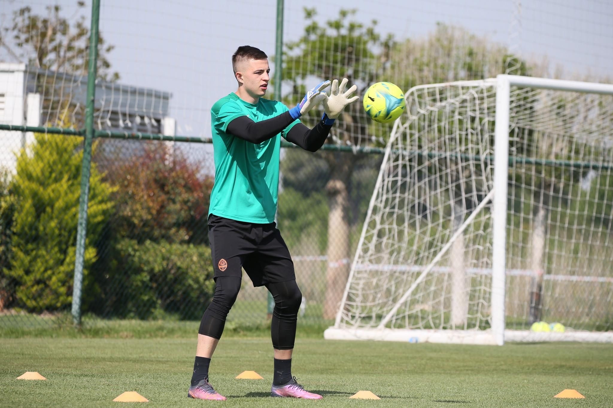 Голкипер Шахтера ожидает возвращения на "Донбасс Арене" после победы в войне над Россией - 24 канал Спорт Голкипер Шахтера ожидает возвращения на "Донбасс Арене" после победы в войне над Россией - 24 канал Спорт