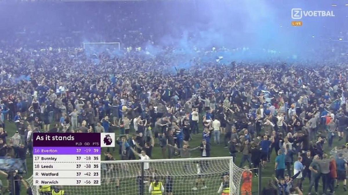 Фанат Евертона спровокував тренера Крістал Пелас на бійку відео сутички - 24 канал Спорт Фанат Евертона спровокував тренера Крістал Пелас на бійку відео сутички - 24 канал Спорт