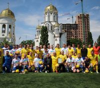 Ексгравці збірної України зіграли товариський матч з бійцями ЗСУ: яскраві фото