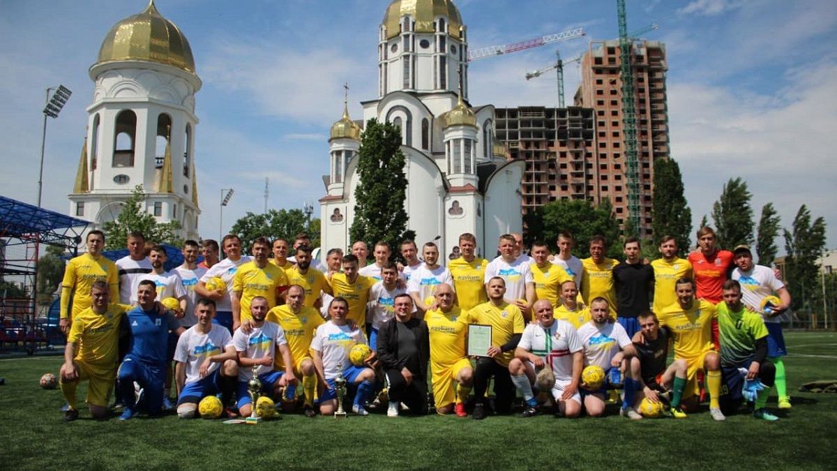Экс-игроки сборной Украины сыграли товарищеский матч с бойцами ВСУ - 24 канал Спорт