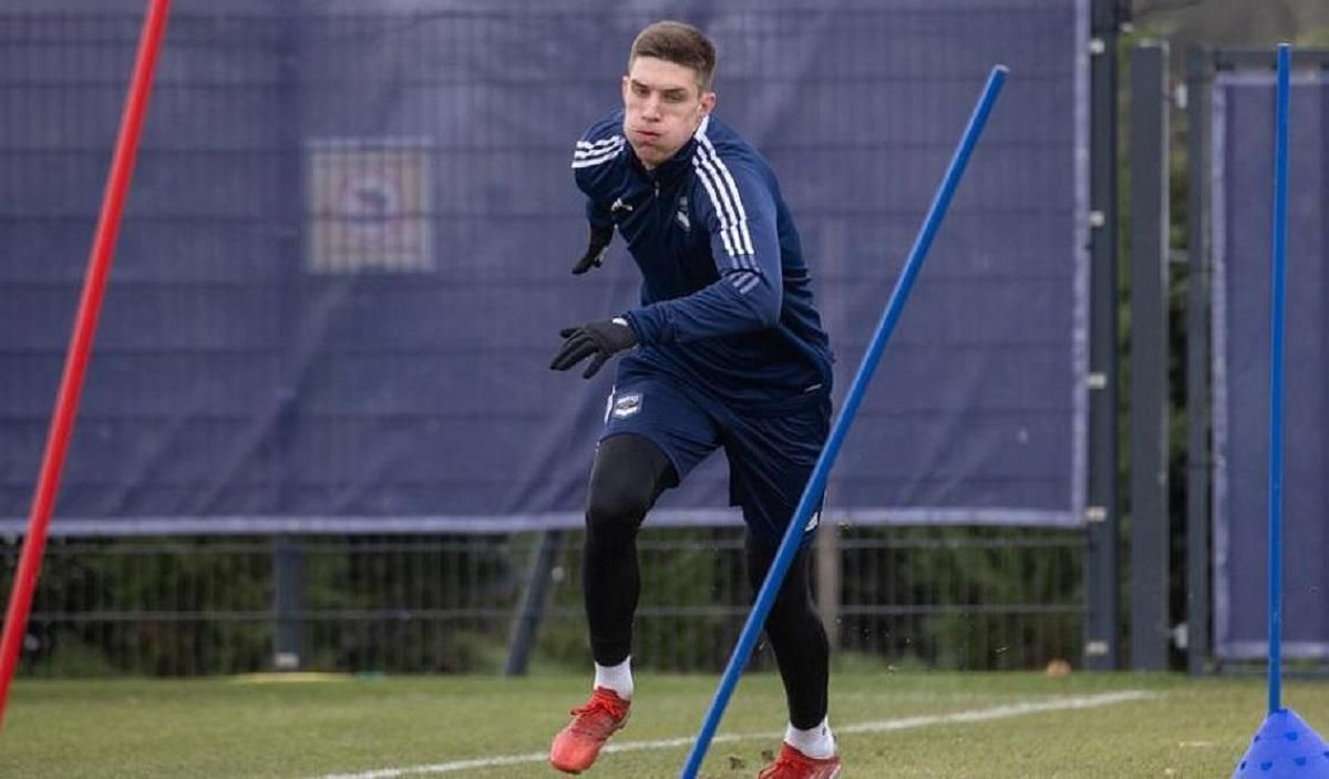 Журналіст Бурбас назвав ім'я футболіста-легіонера, який доєднається до збірної України - 24 канал Спорт Журналіст Бурбас назвав ім'я футболіста-легіонера, який доєднається до збірної України - 24 канал Спорт