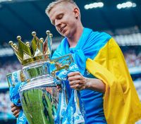 Зинченко заплакал во время празднования чемпионства в АПЛ с флагом Украины: щемящее видео