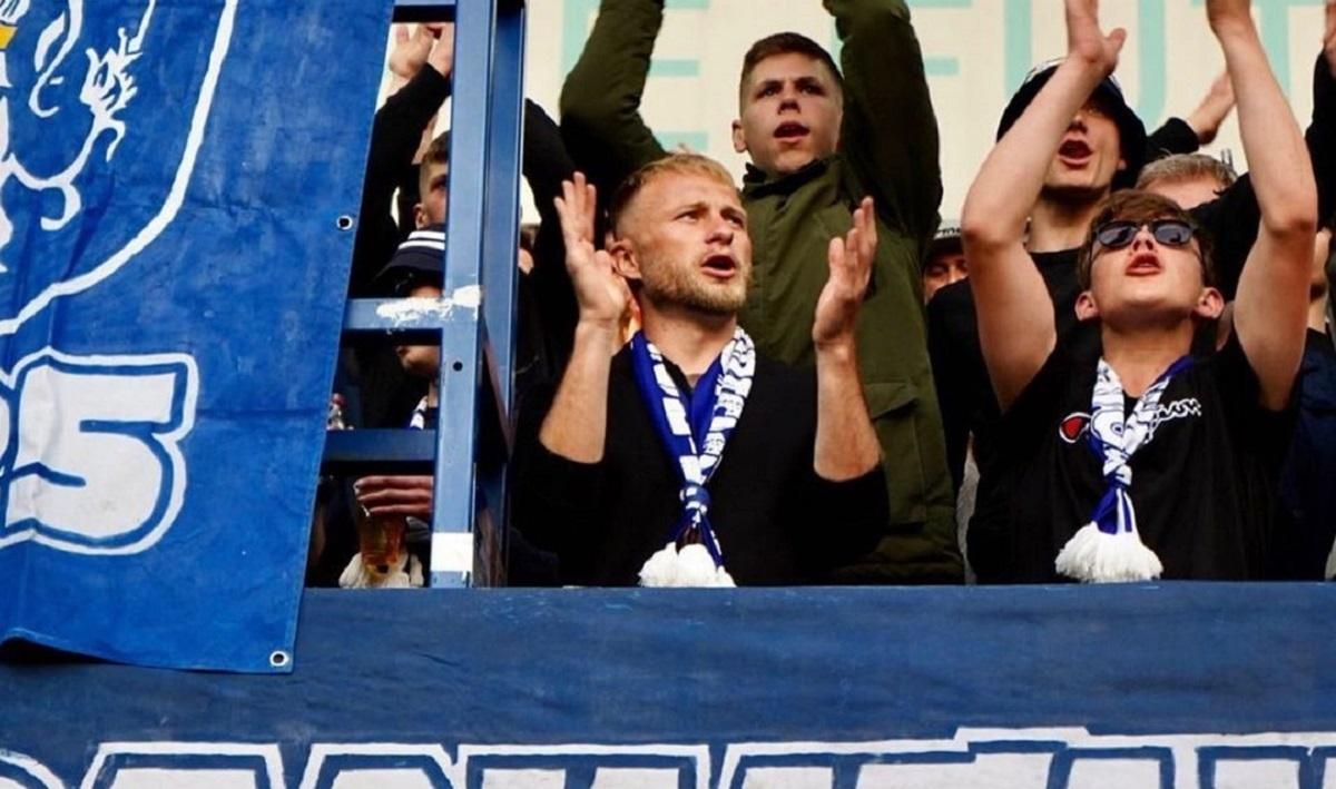 Безус провел весь матч у секторов фанатов украинец тепло простился с Гентом - 24 канал Спорт Безус провел весь матч у секторов фанатов украинец тепло простился с Гентом - 24 канал Спорт