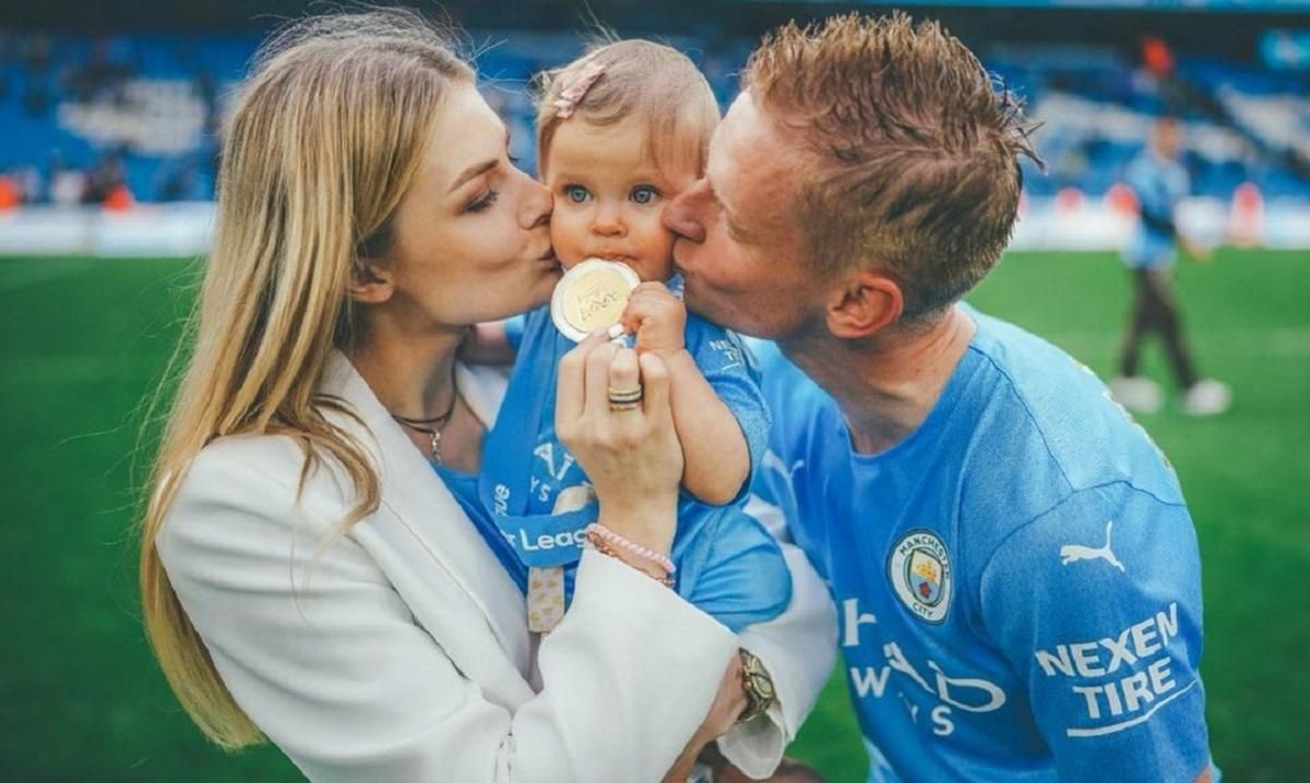 Зинченко вместе с семьей отметил чемпионский титул АПЛ милость этих фото просто зашкаливает - 24 канал Спорт Зинченко вместе с семьей отметил чемпионский титул АПЛ милость этих фото просто зашкаливает - 24 канал Спорт