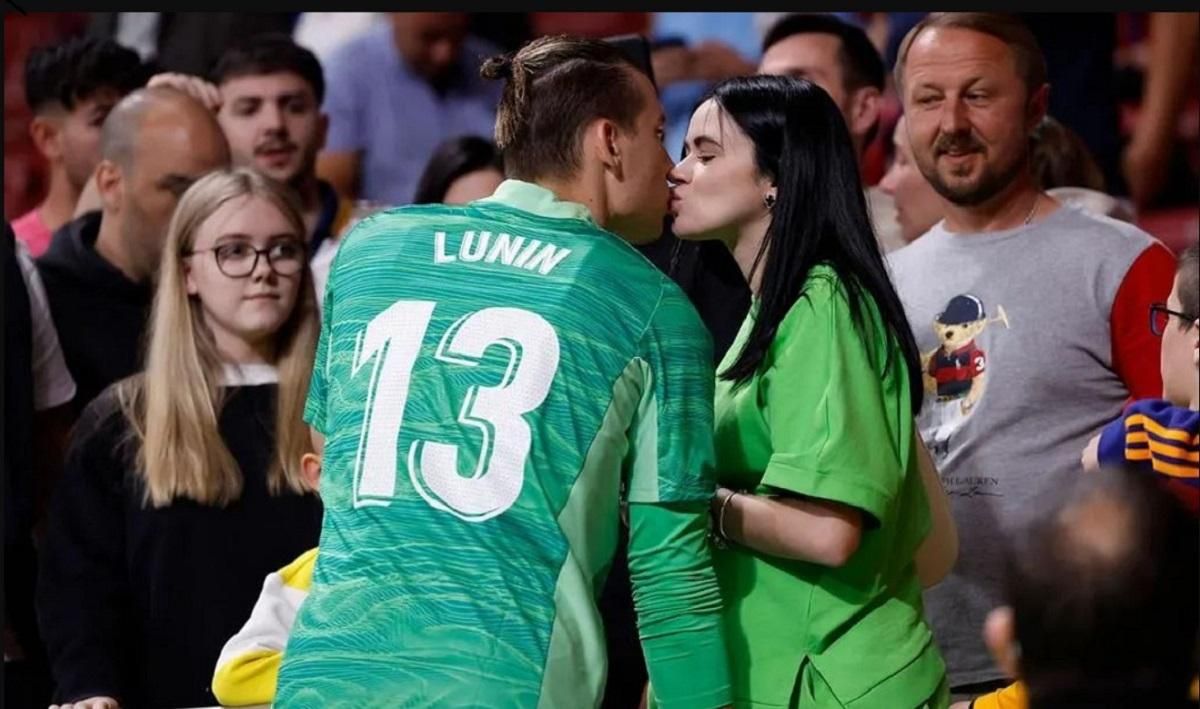 Перед фіналом Ліги чемпіонів голкіпер збірної України Лунін вперше став батьком - 24 канал Спорт Перед фіналом Ліги чемпіонів голкіпер збірної України Лунін вперше став батьком - 24 канал Спорт